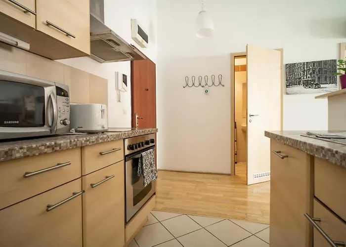 At Gozsdu Court, 60 Sqm, 2 With 2 Ac, Elevators, Kitchen *