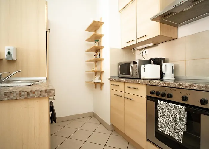 At Gozsdu Court, 60 Sqm, 2 With 2 Ac, Elevators, Kitchen Budapest