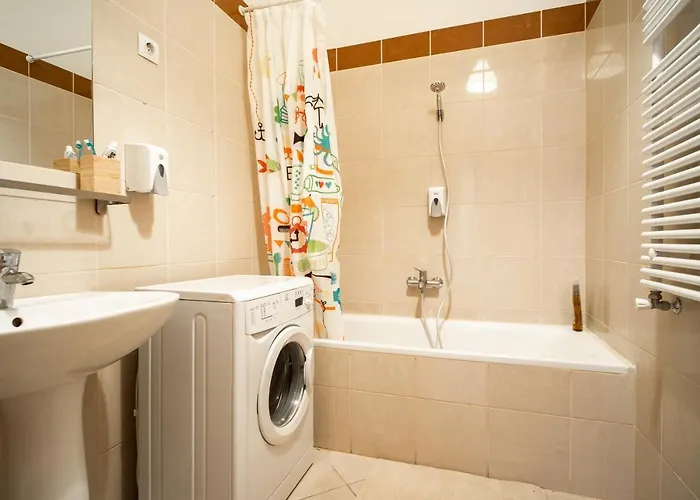 At Gozsdu Court, 60 Sqm, 2 With 2 Ac, Elevators, Kitchen *