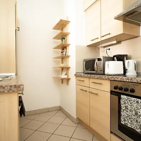 At Gozsdu Court, 60 Sqm, 2 With 2 Ac, Elevators, Kitchen Budapesta