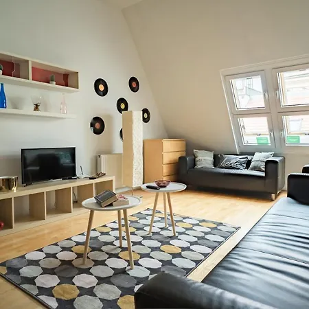 At Gozsdu Court, 60 Sqm, 2 With 2 Ac, Elevators, Kitchen Apartament
