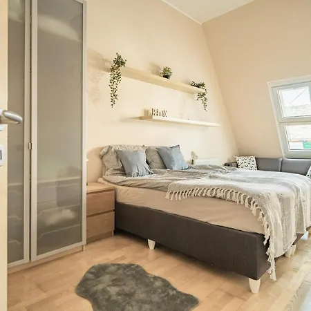 Apartament At Gozsdu Court, 60 Sqm, 2 With 2 Ac, Elevators, Kitchen Budapesta