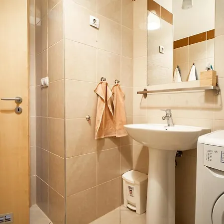 Apartament At Gozsdu Court, 60 Sqm, 2 With 2 Ac, Elevators, Kitchen *