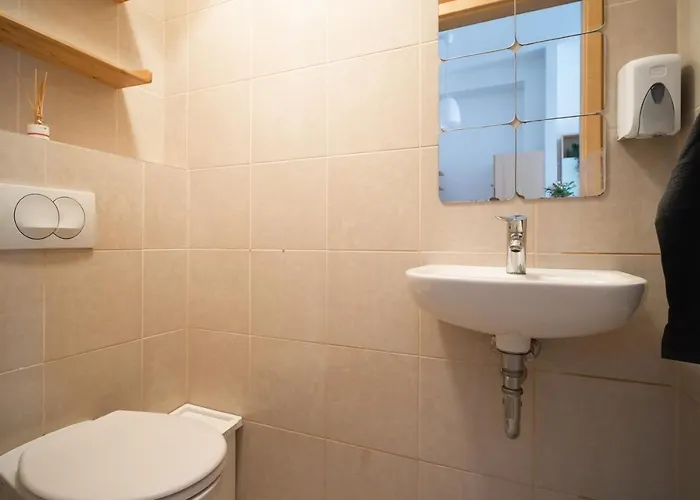 At Gozsdu Court, 60 Sqm, 2 With 2 Ac, Elevators, Kitchen 부다페스트